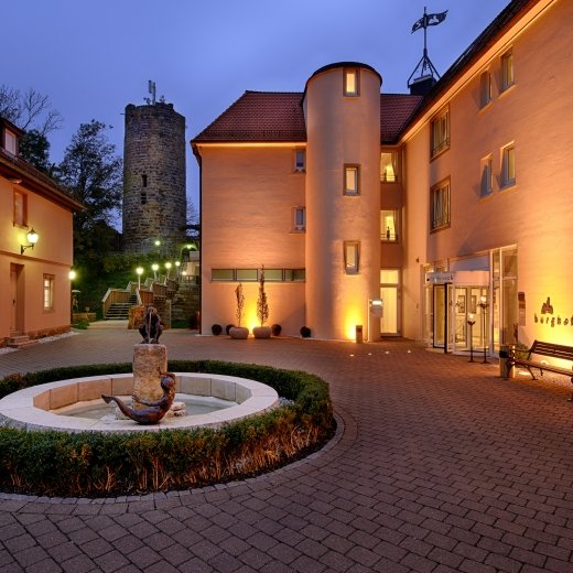 Burg-Staufeneck-01-Hoteleingang.jpg
